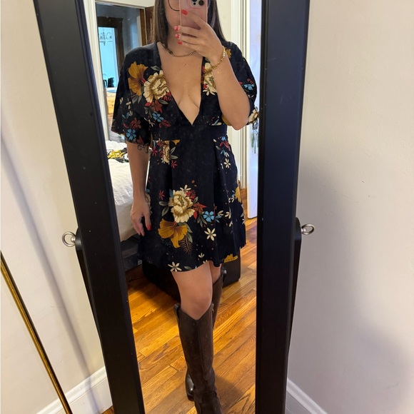 Deep v mini sundress - Picture 1 of 8